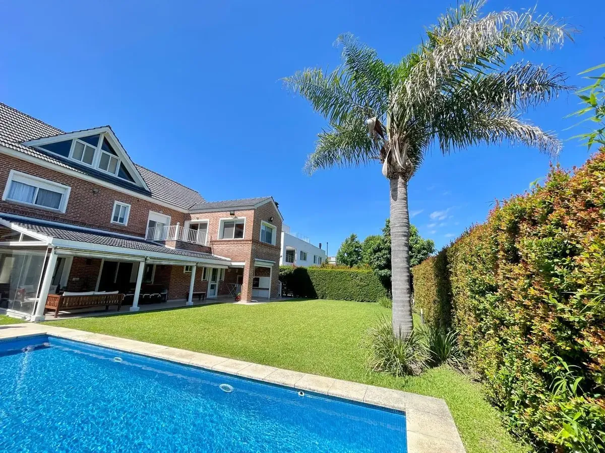 Fully furnished 4-bedroom house in gated community Del Arca, San Fernando