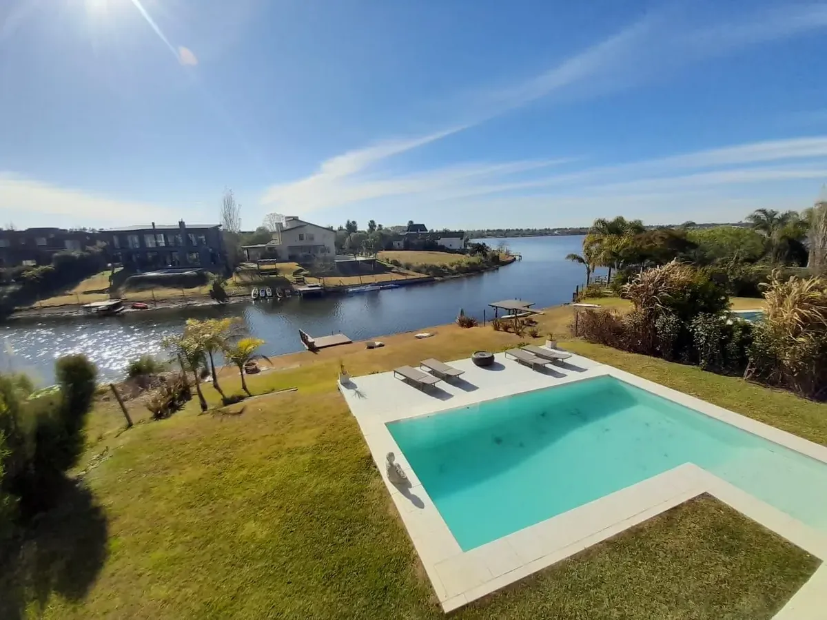 Six-bedroom furnished house for temporary rent in Santa Clara