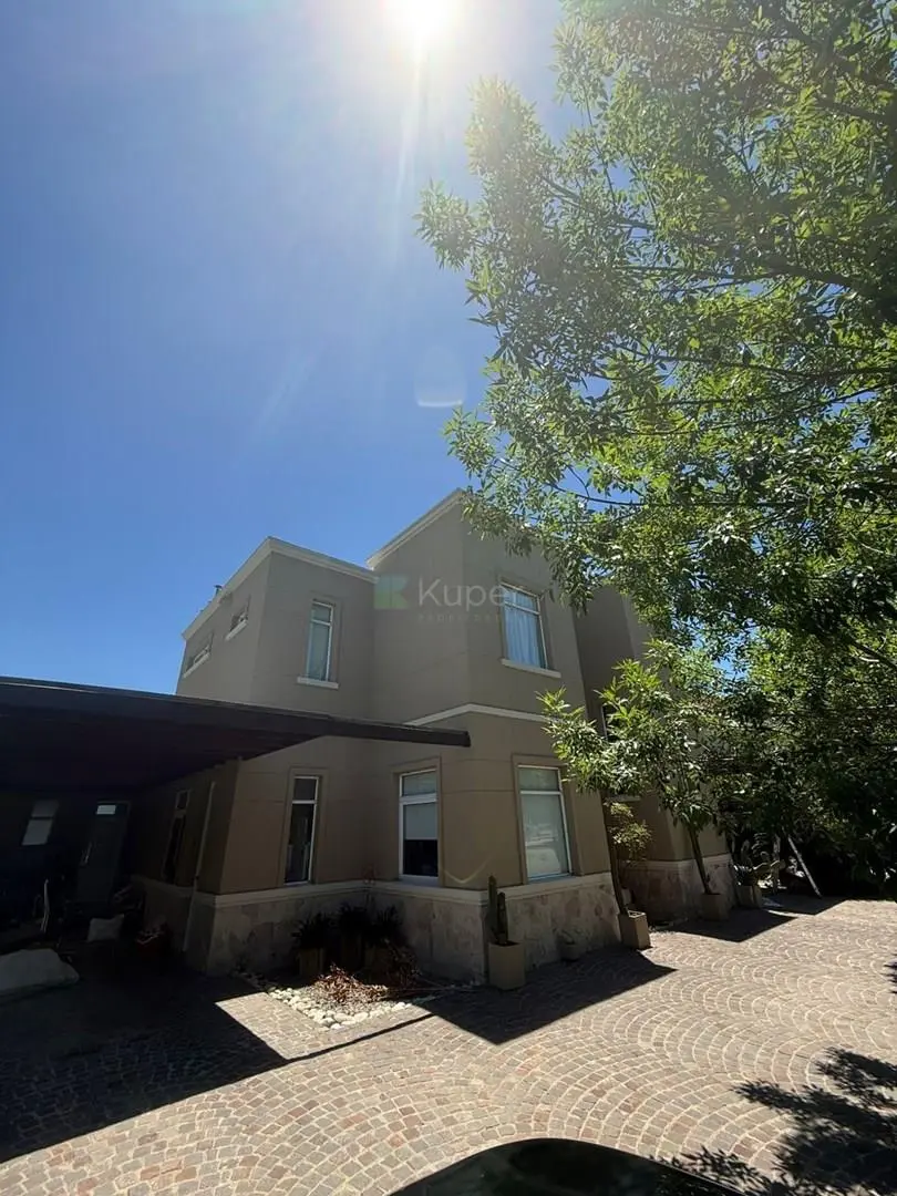 Four-bedroom temporary rental house in Talar del Lago 1, Tigre