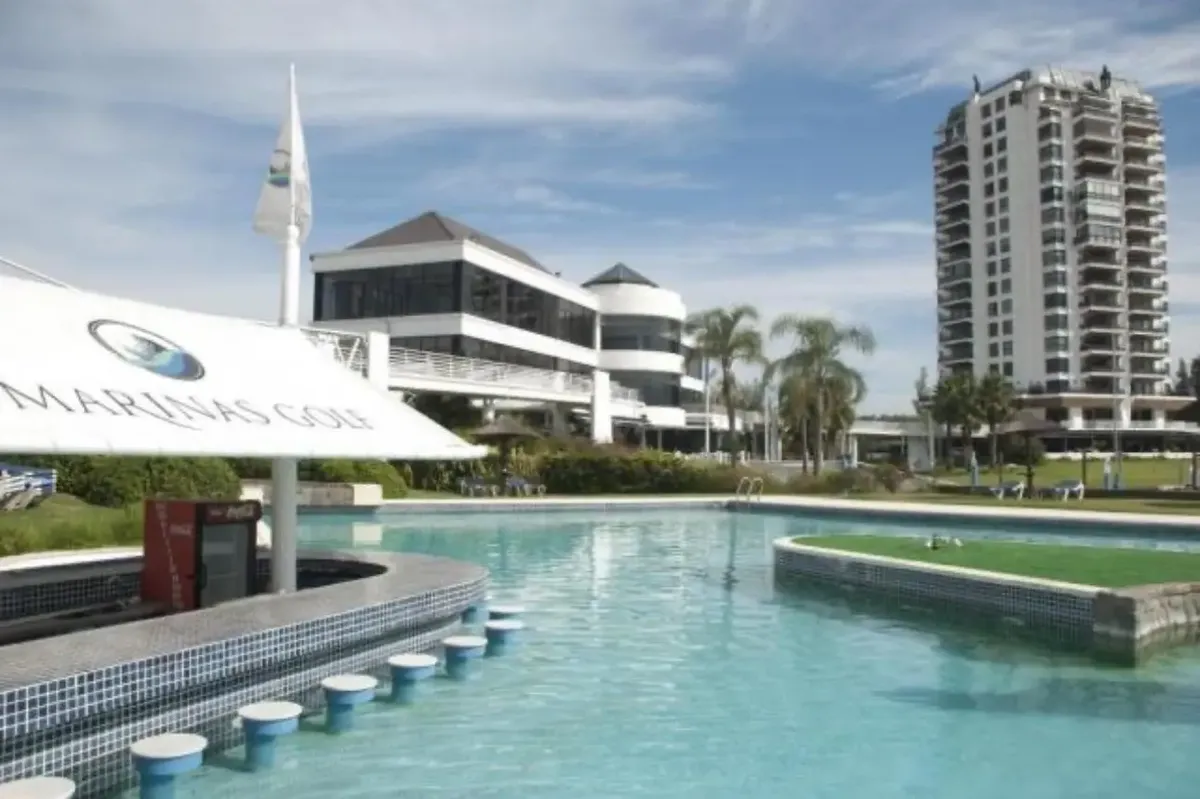 Apartamento de 3 dormitórios em Marinas Golf, Tigre