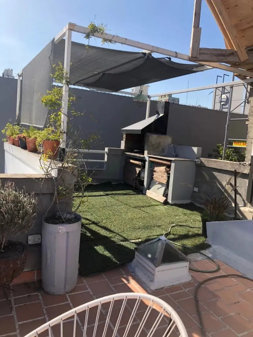 Apartamento de 2 ambientes com terraço e churrasqueira privativa em Balvanera