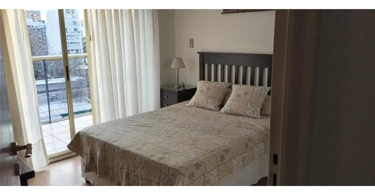 Departamento de 3 ambientes con balcón en Flores
