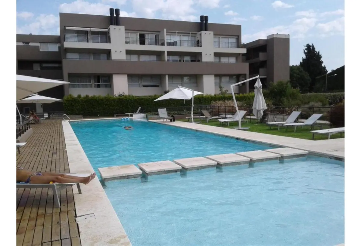 Аренда квартиры в Beccar с 2 спальнями и садом