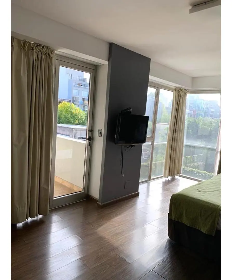 Kitnet mobiliada com varanda em Palermo Hollywood