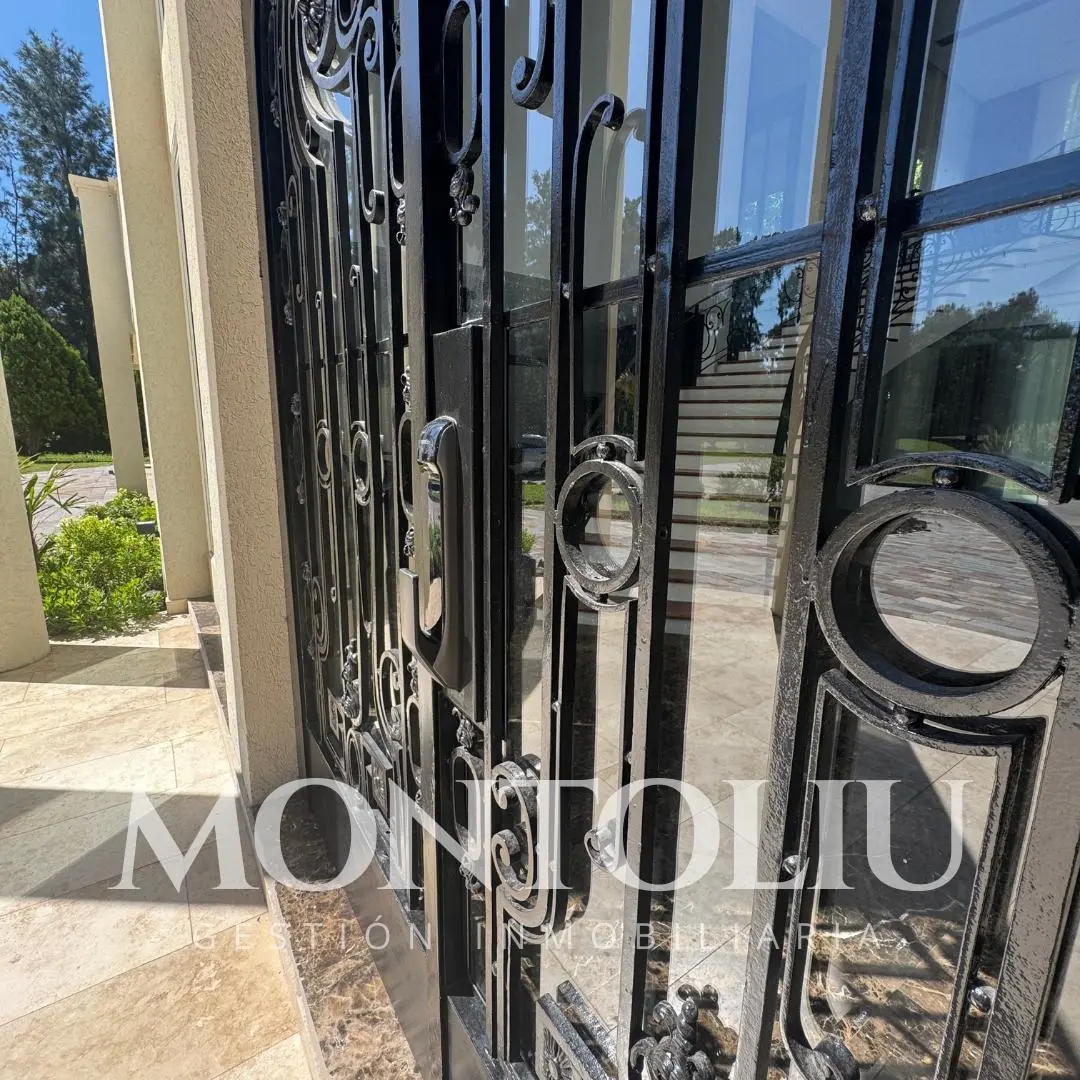 House for sale and rent in Saint Thomas Este