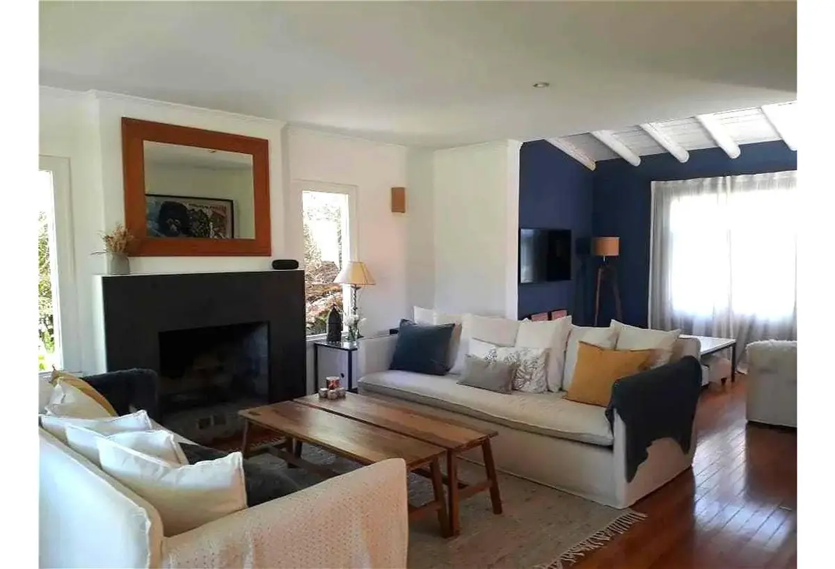 Дом в Tigre с 4 спальнями и бассейном