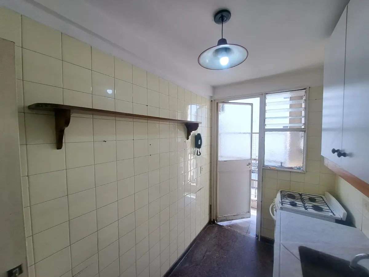 Apartamento de dois ambientes com 1 quarto e varanda em Balvanera