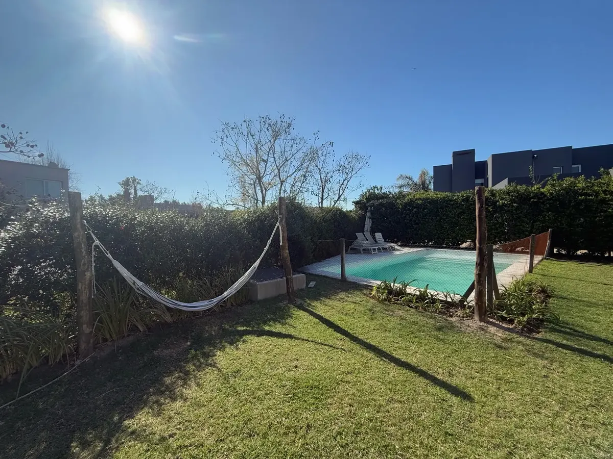 Аренда дома в Tigre на Новый год с 4 спальнями