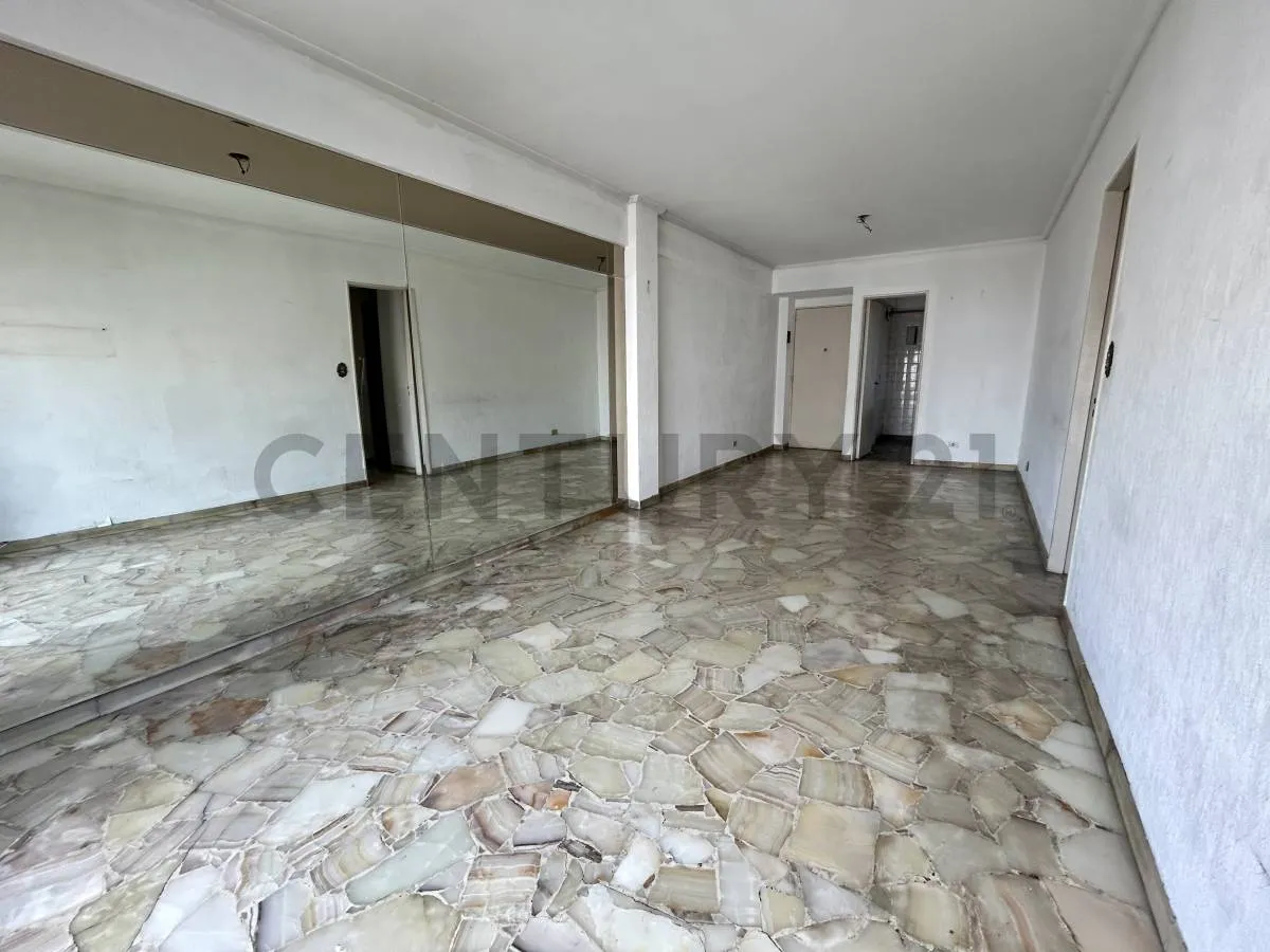 Departamento de 4 ambientes en Flores