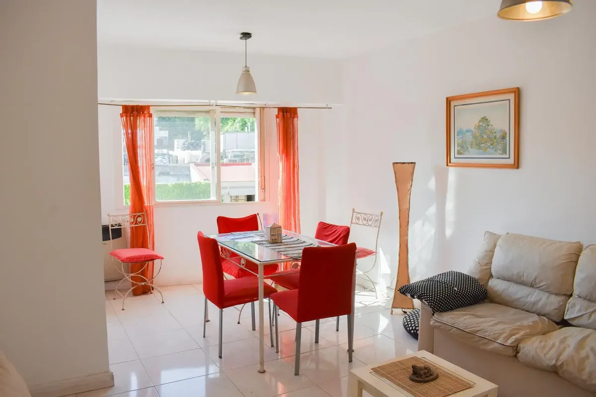 Apartamento de três ambientes mobiliado em Palermo Soho