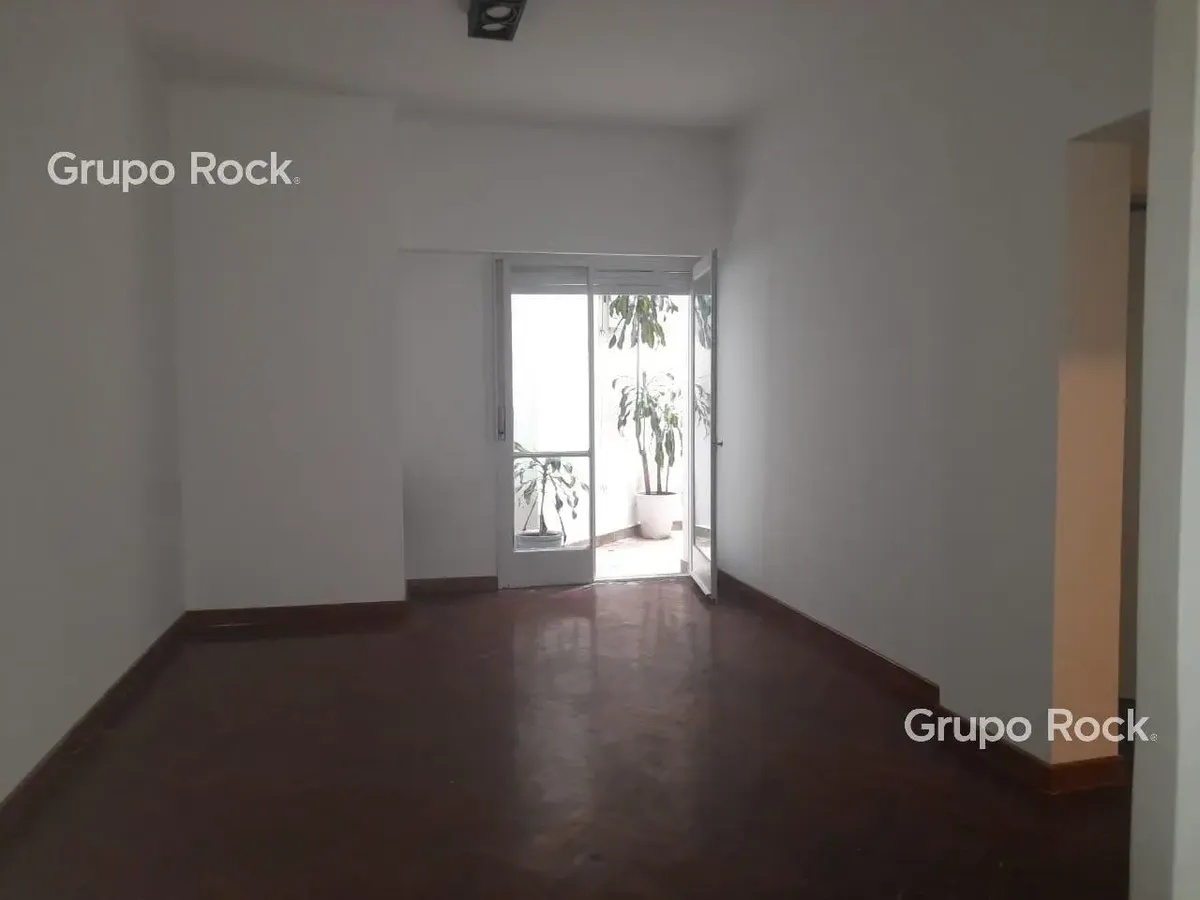 Two-bedroom apartment with two patios in Colegiales