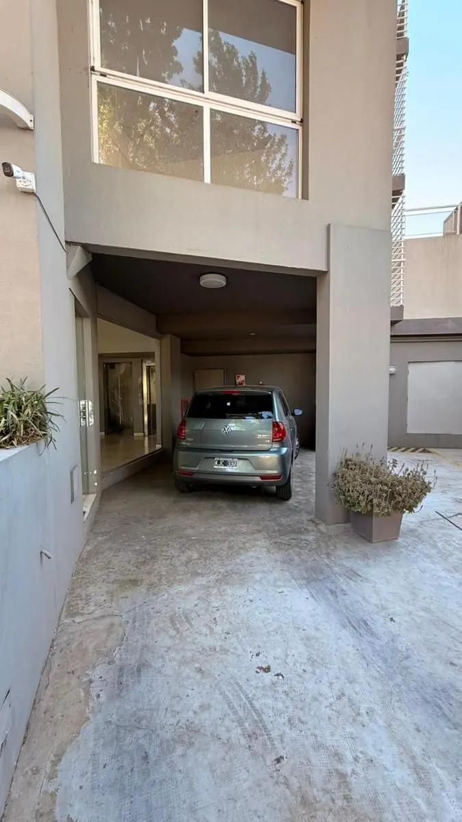 Departamento de 2 ambientes con 1 dormitorio y cochera cubierta en Lomas de Zamora Oeste
