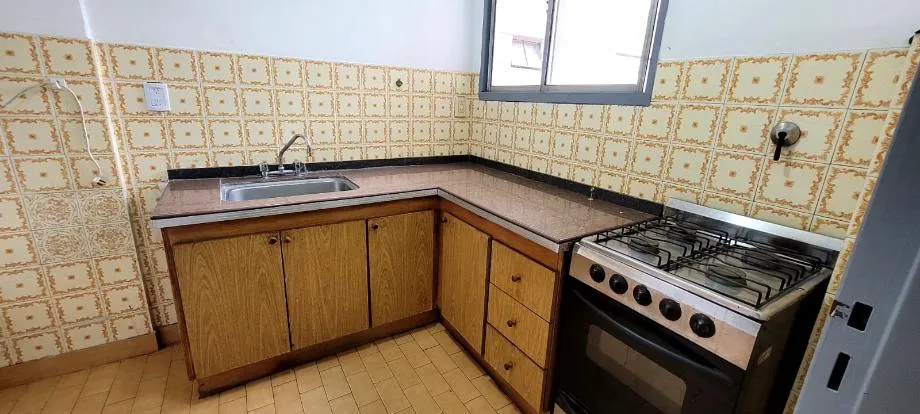 Apartamento de 2 ambientes com 1 quarto em Lanús