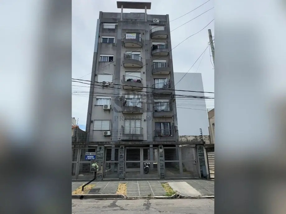 Departamento de 2 ambientes con cochera en Morón centro