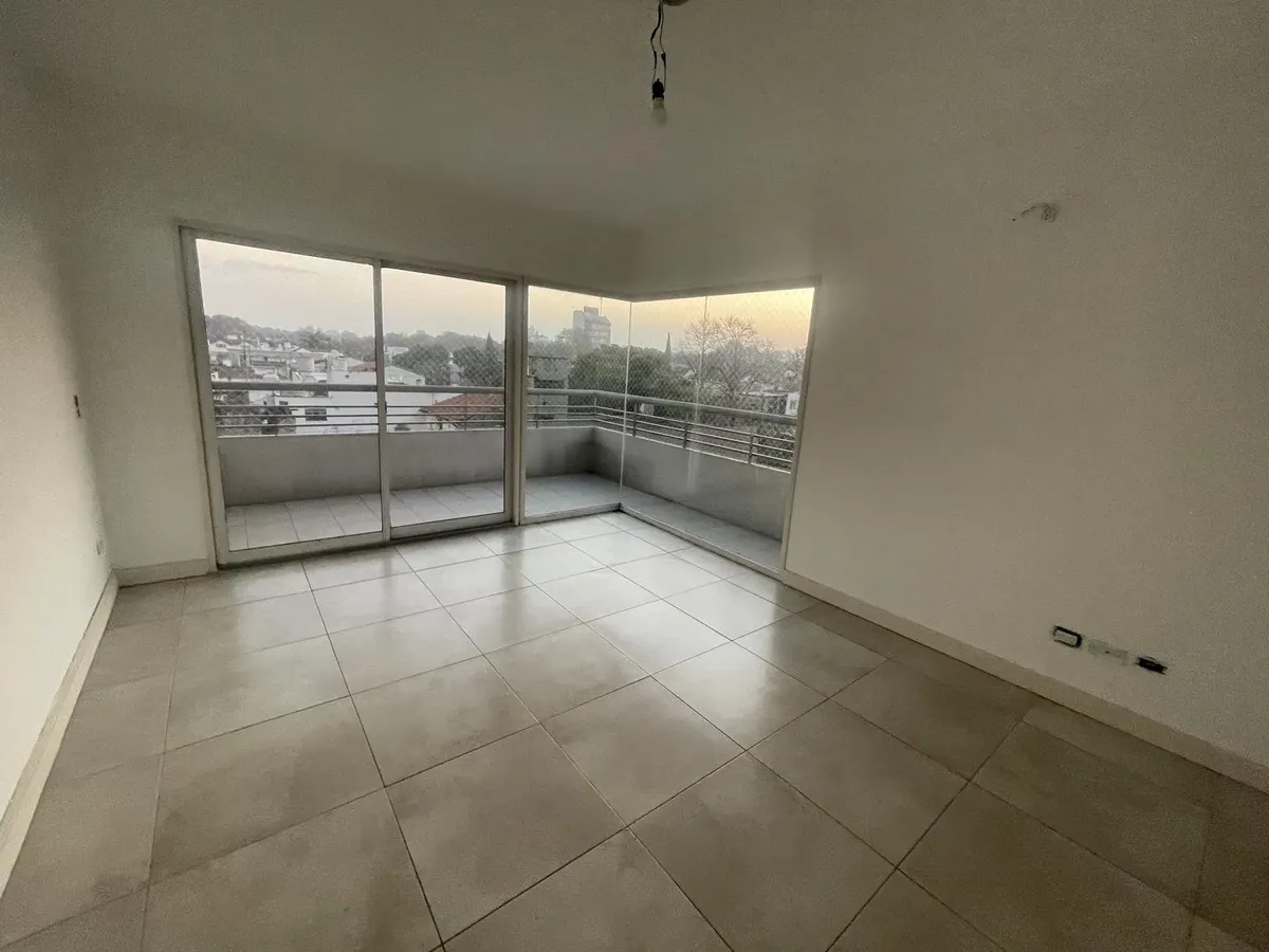 Departamento de 2 ambientes con balcón en Vicente López
