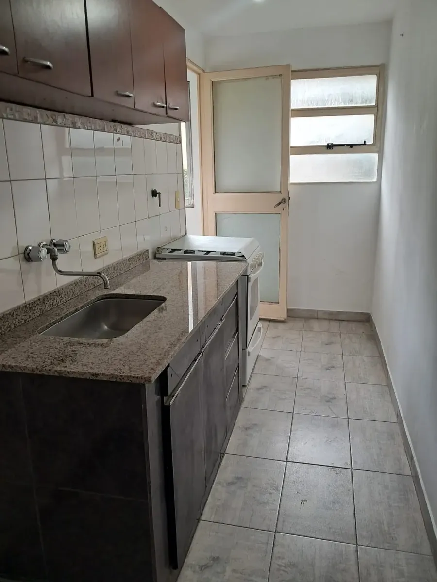 Apartamento de dois ambientes com 1 dormitório em Villa Tesei