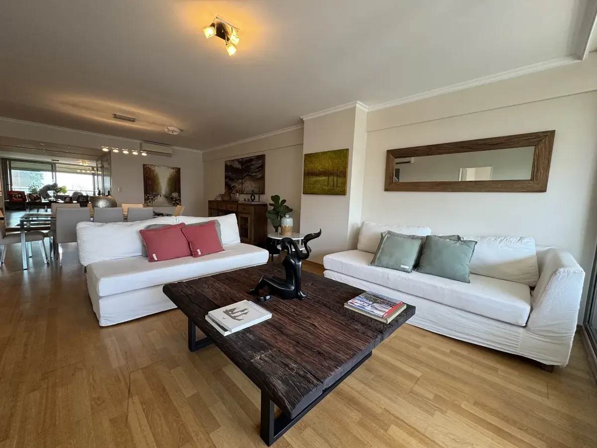 Квартира с 4 спальнями и балконом в Palermo