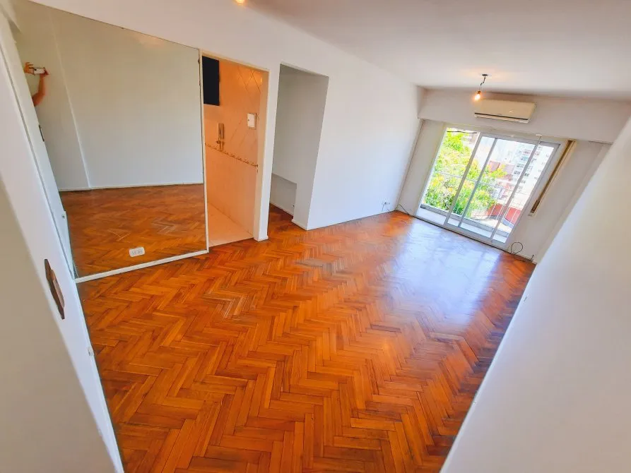 Departamento de 3 ambientes con balcón en Lanús