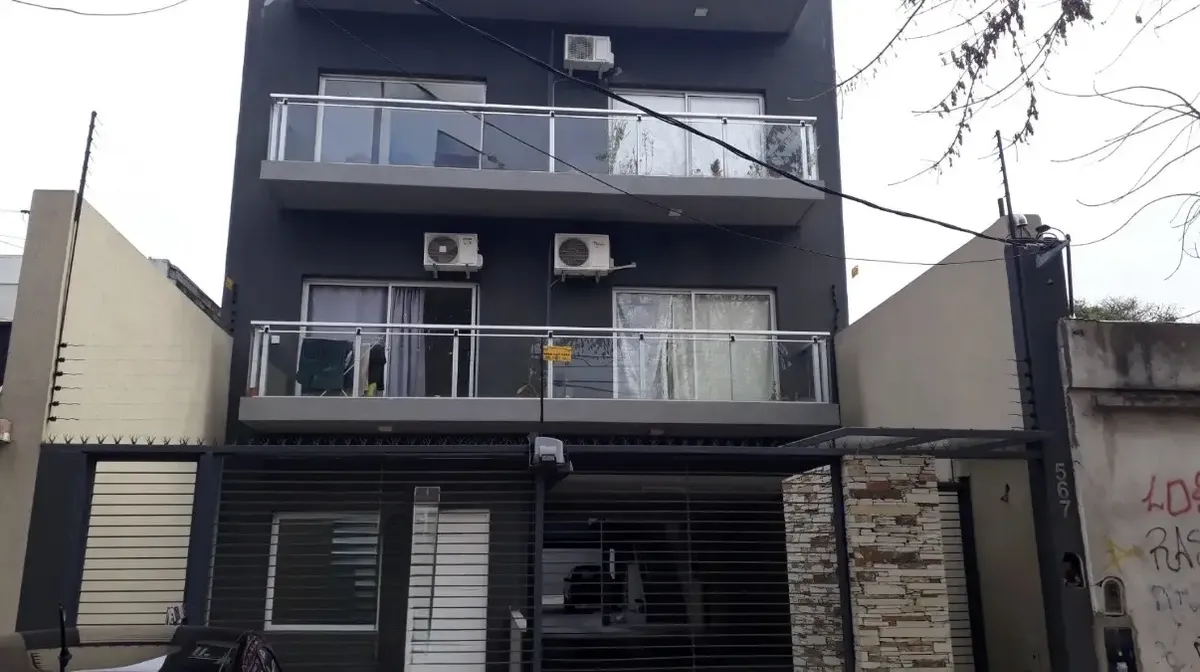 Two-bedroom apartment in Ramos Mejía Sur with covered parking