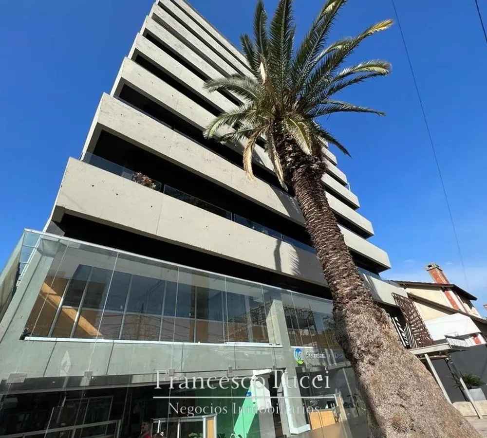 Apartamento de três ambientes com piscina em Ituzaingó