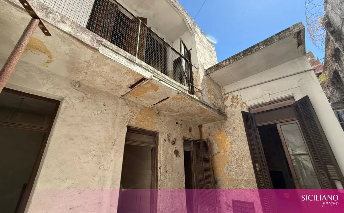 Коммерческий дом с 7 комнатами в Parque Chacabuco