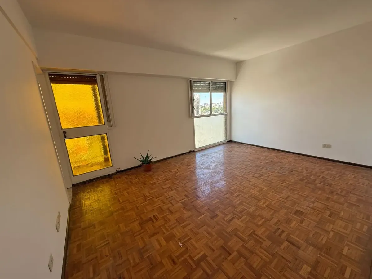 Departamento de 3 ambientes con cochera y balcón en Núñez