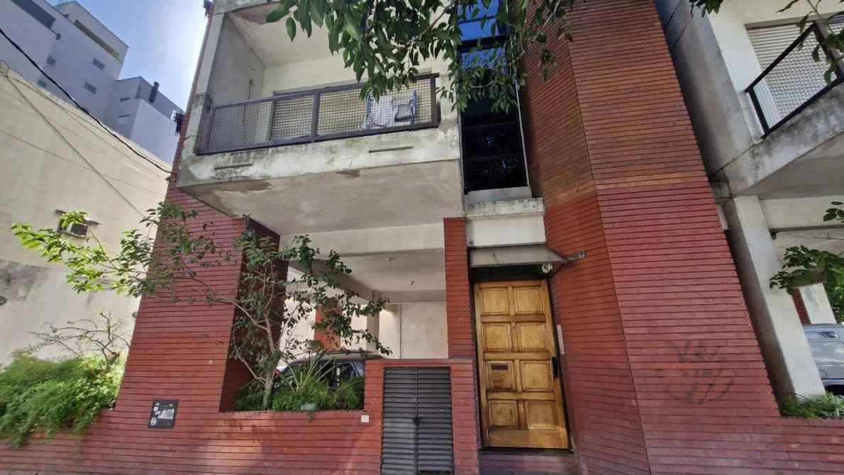 Departamento de 2 ambientes con cochera en Lanús Centro