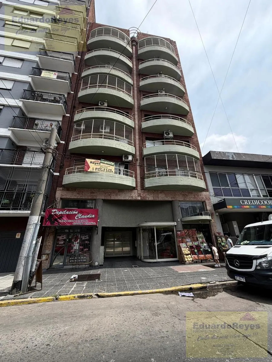 Semipiso de 3 ambientes con balcón en Lanús Este