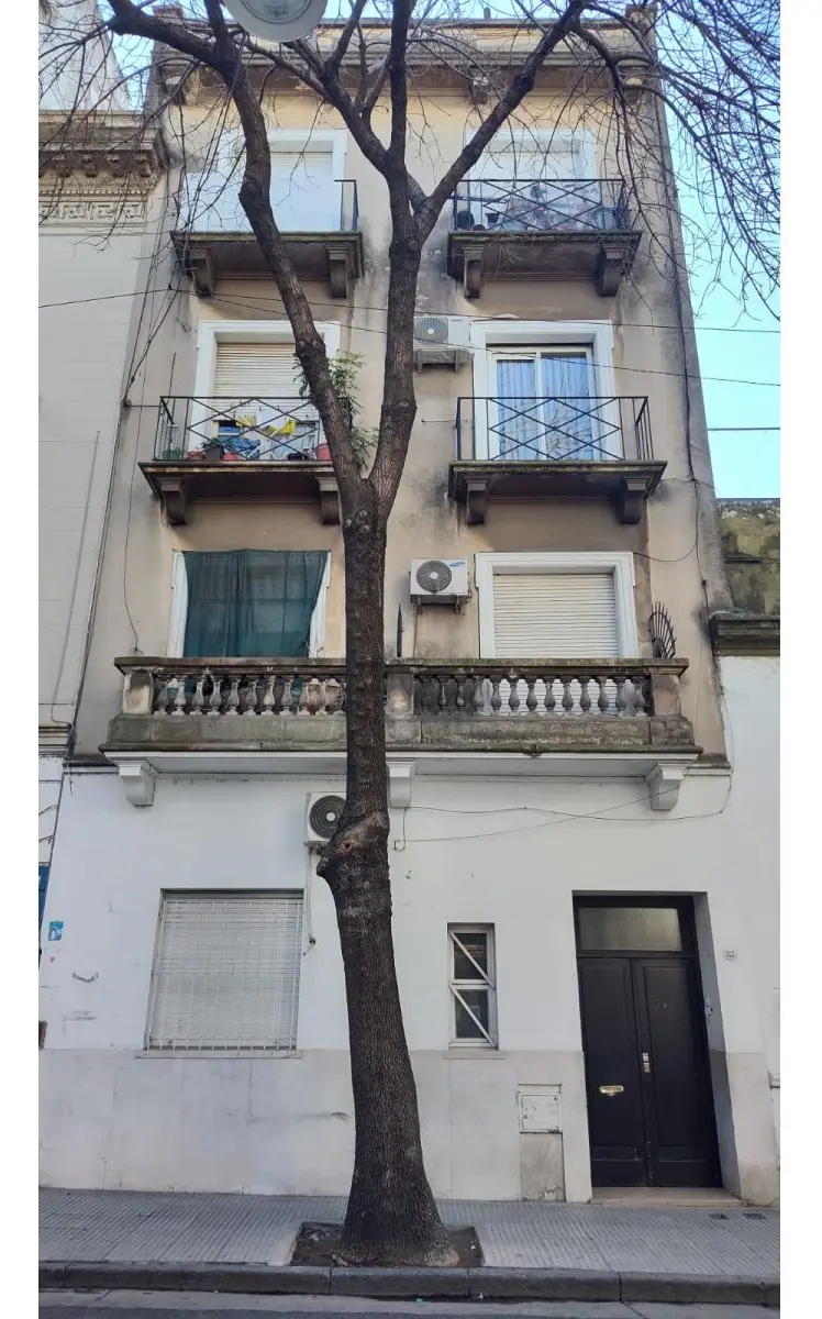 Kitnet mobiliada no 1º andar de frente em Monserrat