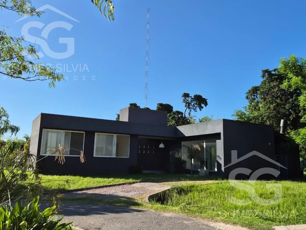 Casa de 4 ambientes para alugar em Altos del Sol (Ituzaingó)