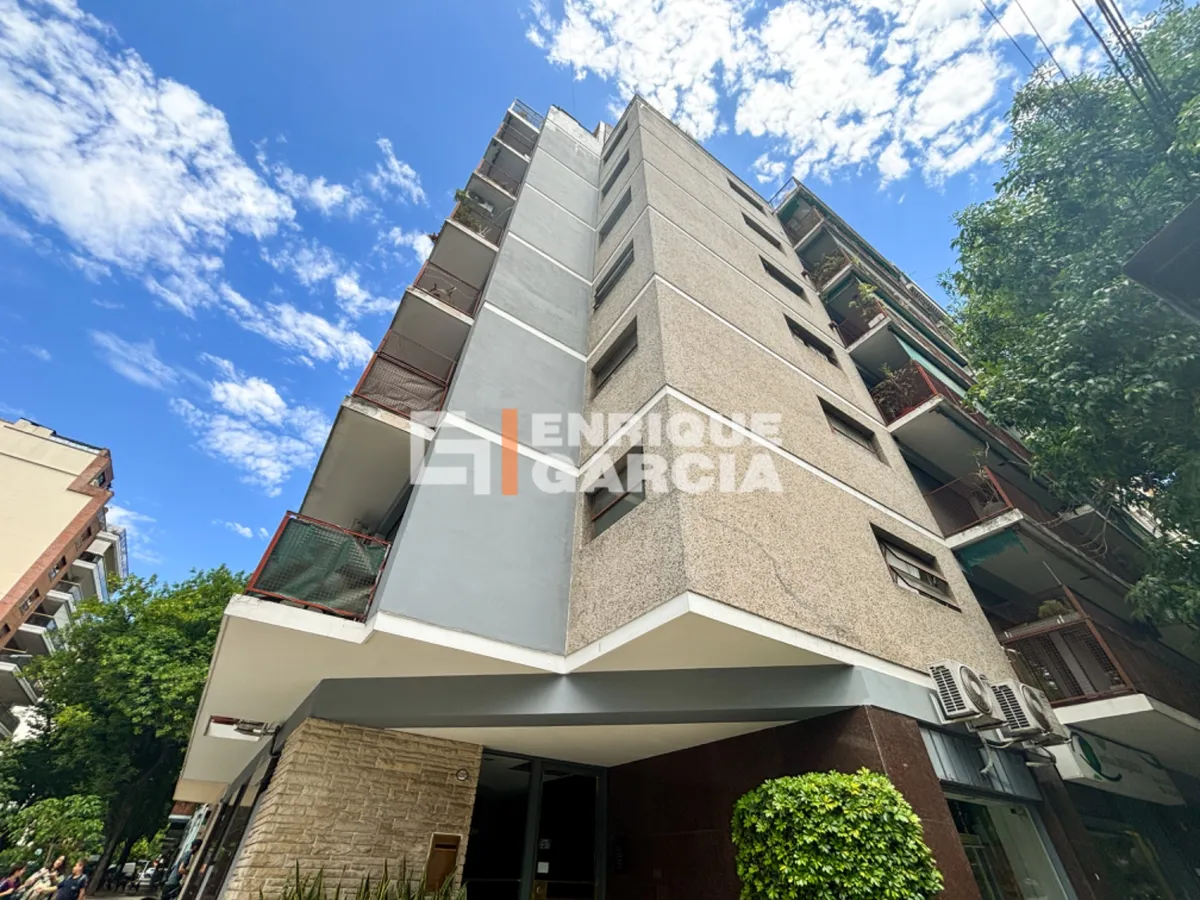 Departamento de 3 ambientes al frente con balcón en Villa Urquiza