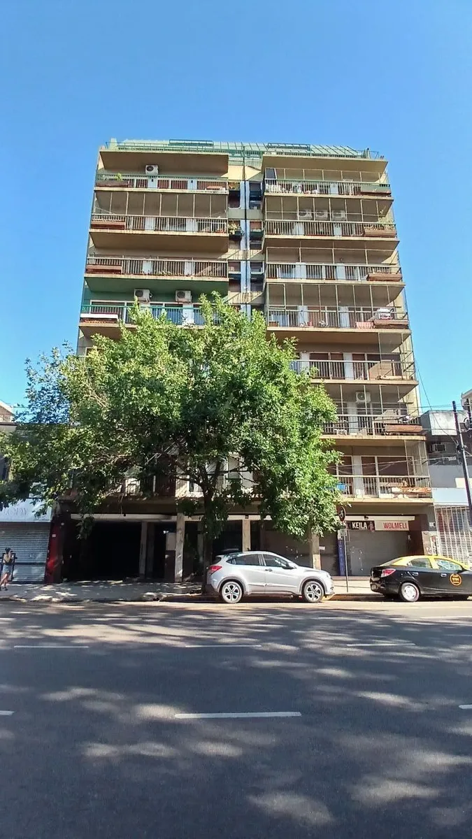 Three-room apartment in Flores