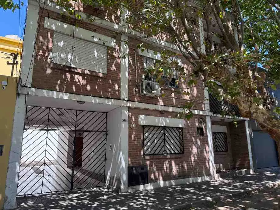 Apartamento de 2 ambientes em 1º andar por escada em Wilde