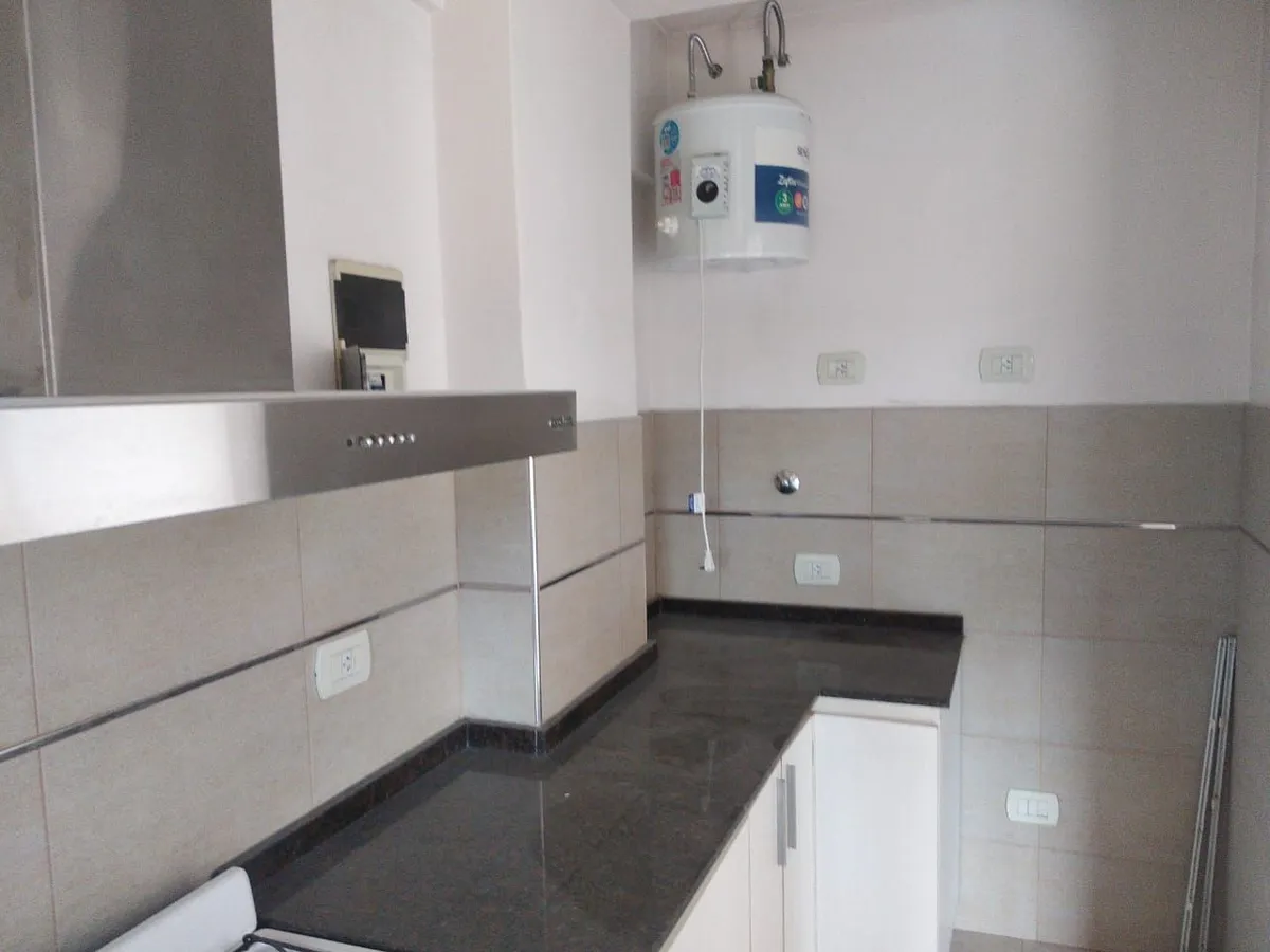 Refurbished one-bedroom apartment with parking in La Matanza