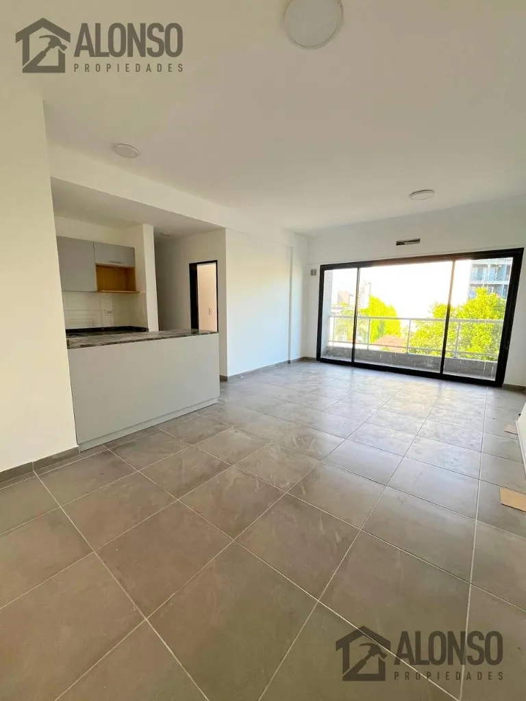 Apartamento de dois ambientes novo em Remedios de Escalada