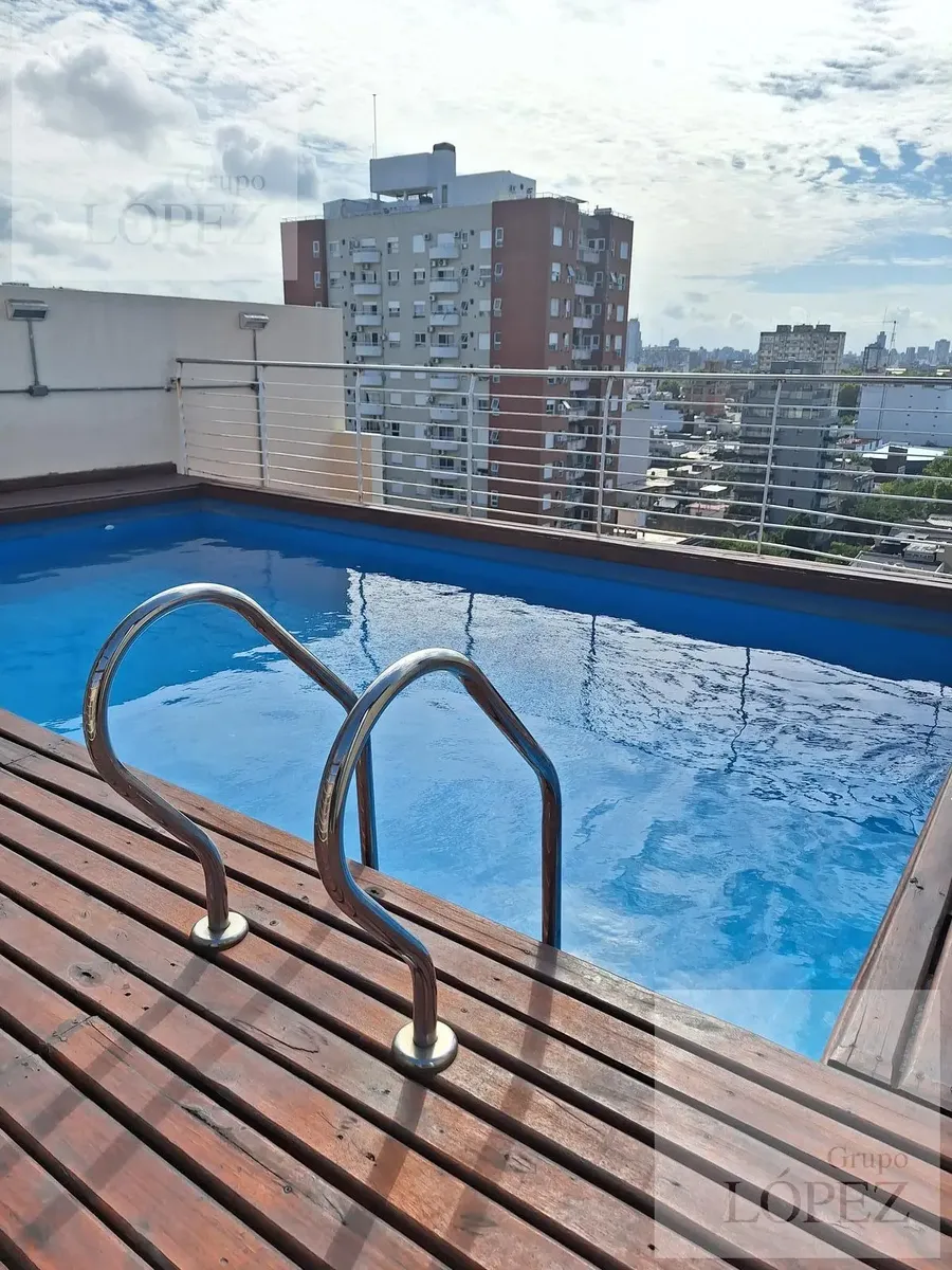 Kitnet mobiliada com varanda e piscina em Villa Crespo