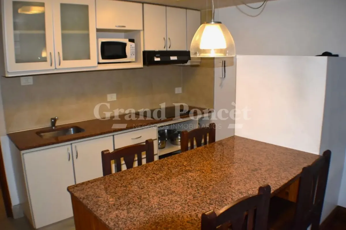 Departamento de 2 ambientes con entrepiso en Monserrat