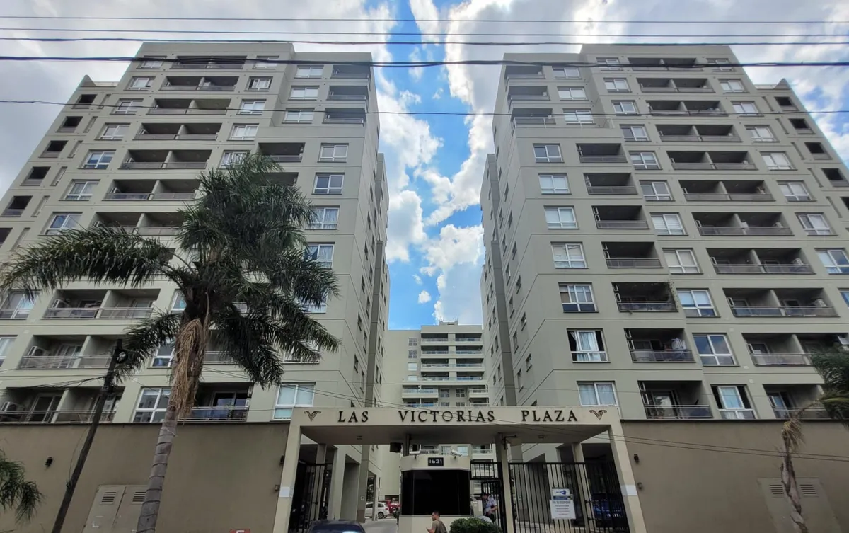 Departamento de 2 ambientes al frente con balcón en Las Vistorias Plaza