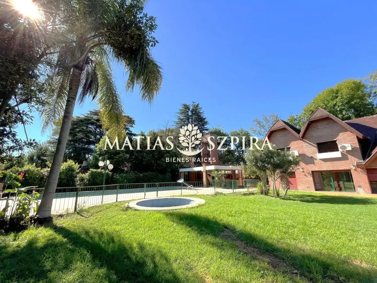 Casa de 5 ambientes en Ituzaingó con piscina y quincho