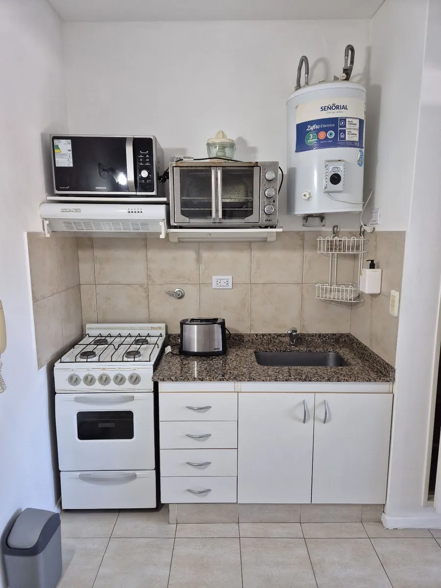 Departamento monoambiente con espacio guardacoches en Lomas de Zamora Este
