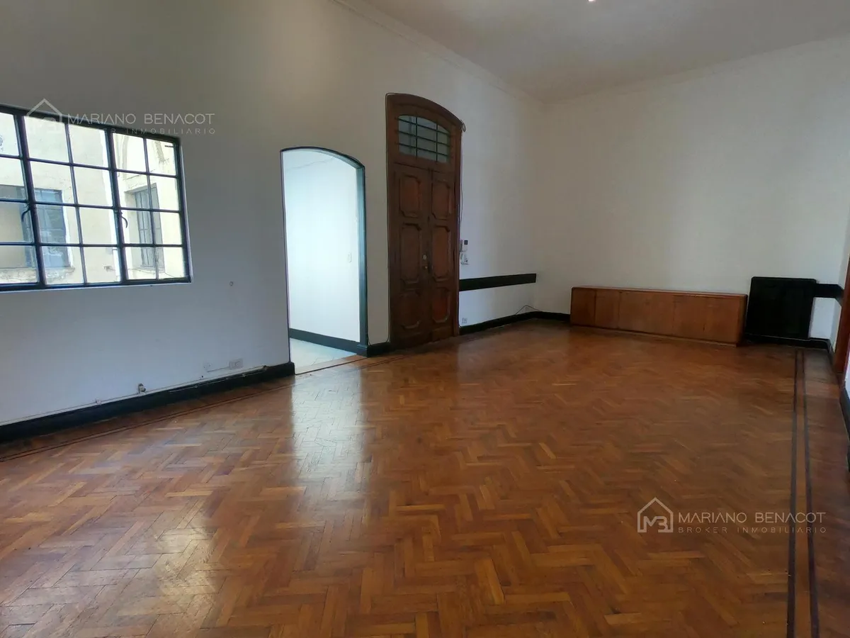 Крупная квартира с 6 спальнями в Balvanera