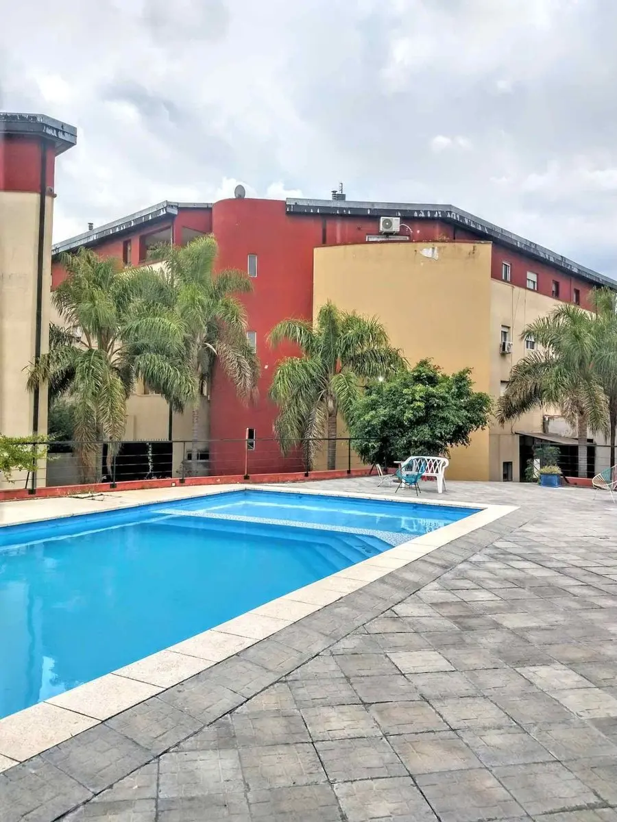 Departamento de 3 ambientes con pileta y jardín en Morón