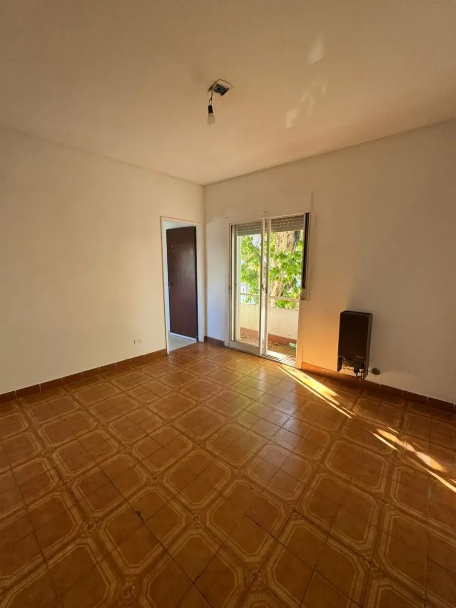 PH de 2 ambientes sin muebles con balcón en Villa del Parque