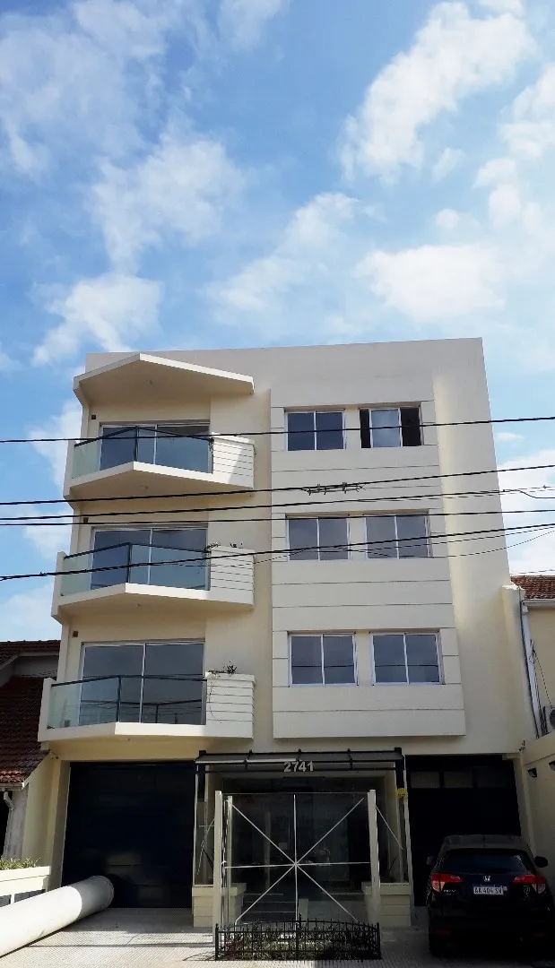 Two-bedroom half-floor apartment with parking in General San Martín
