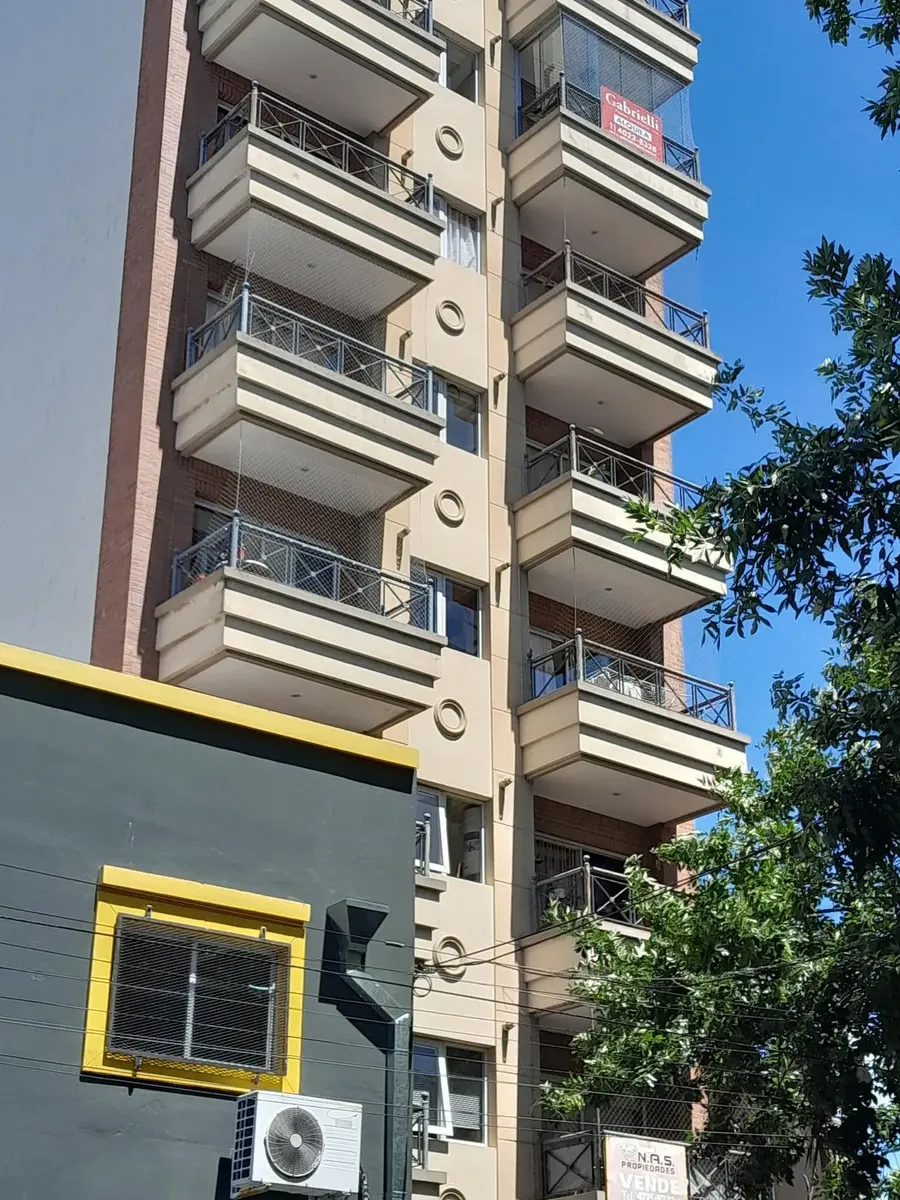 Apartamento com 2 dormitórios e vaga de garagem fixa em Lanús