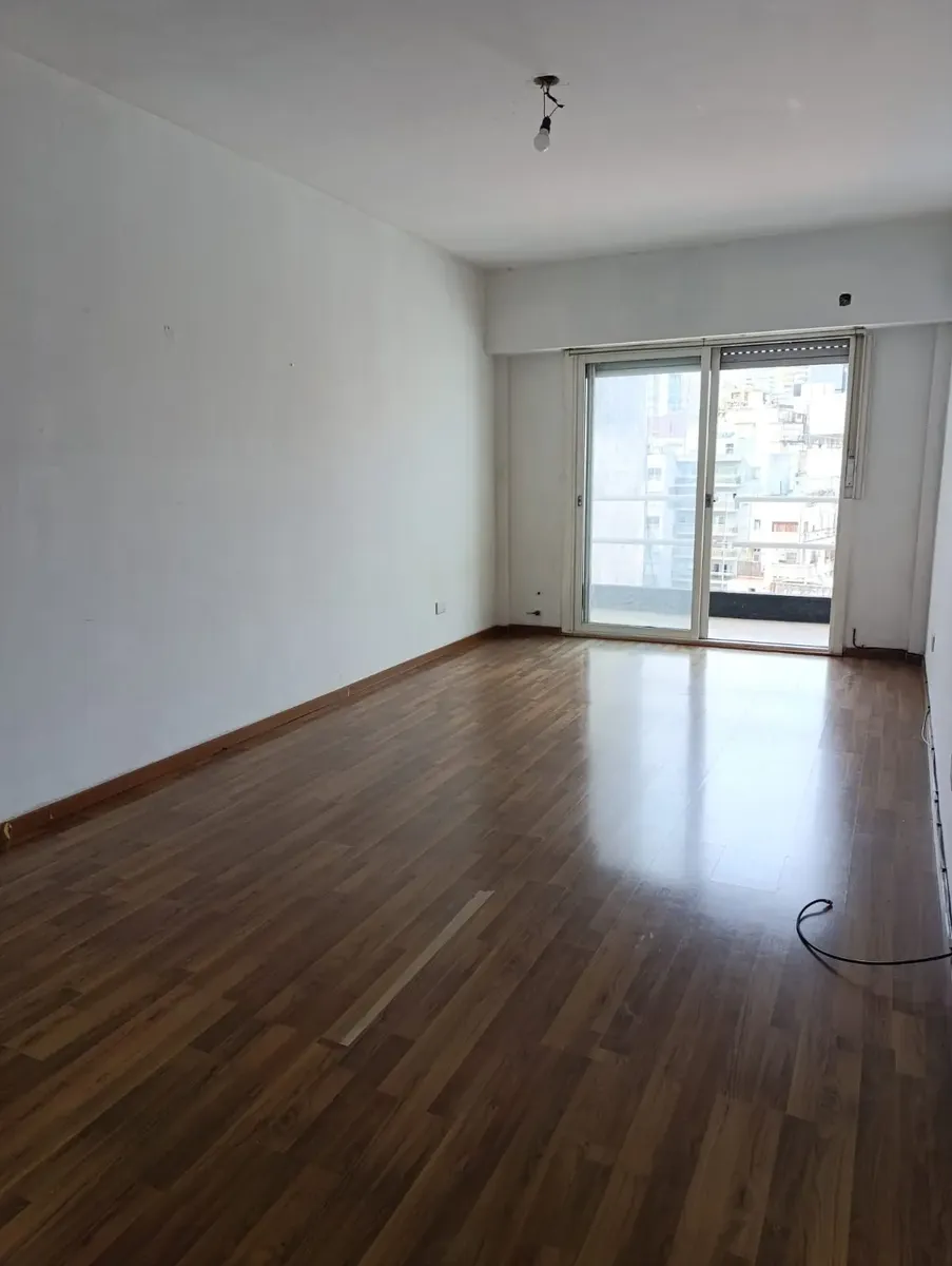 Unfurnished studio apartment with balcony in Recoleta