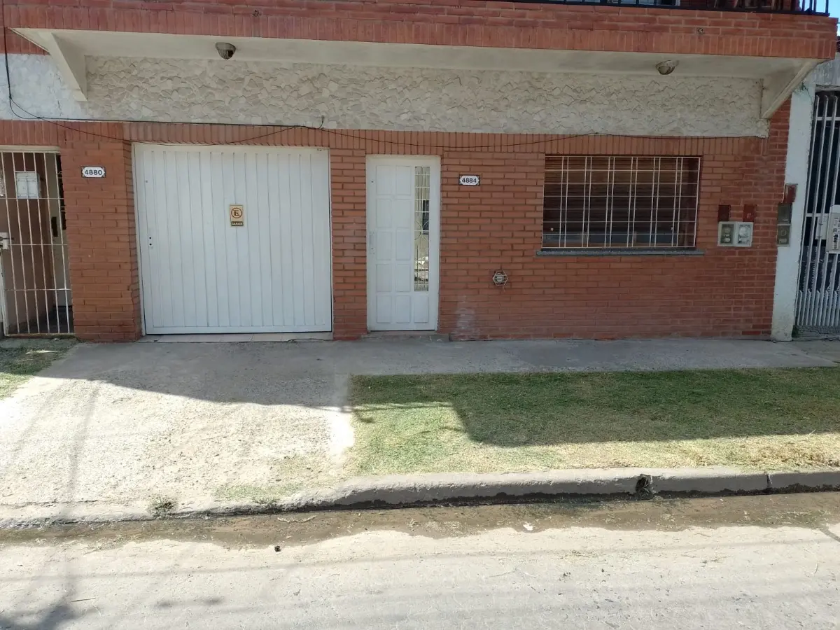 Ground-floor PH with 2 bedrooms, private garage in General San Martín