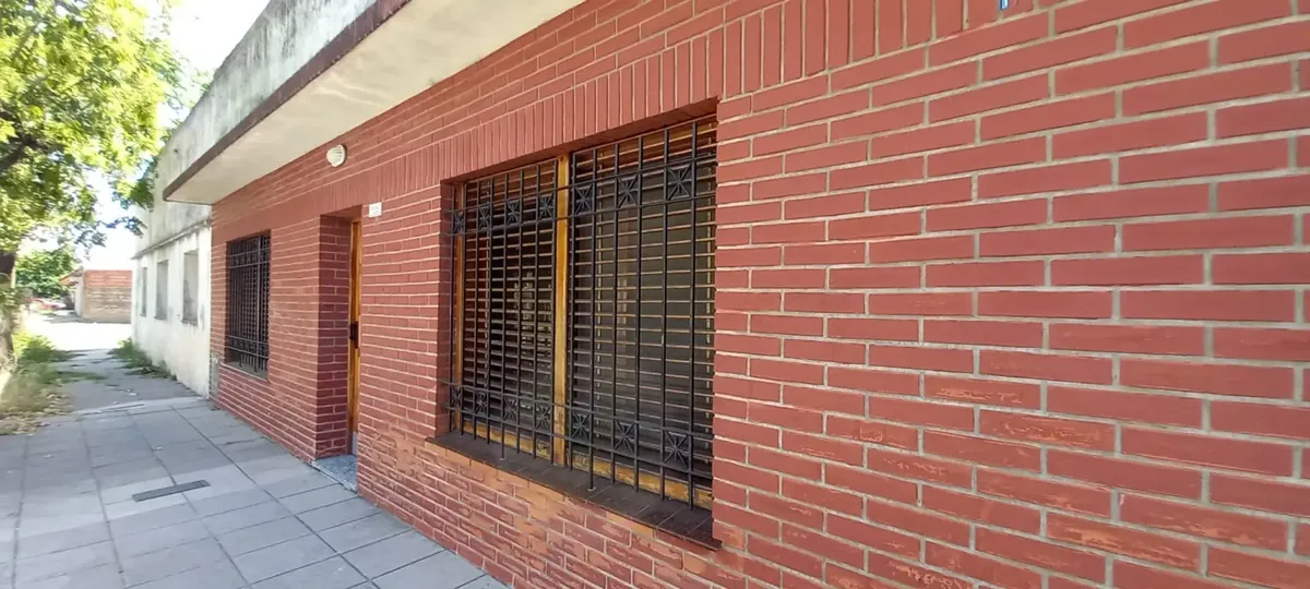 Casa de três ambientes em Monte Chingolo, Lanús