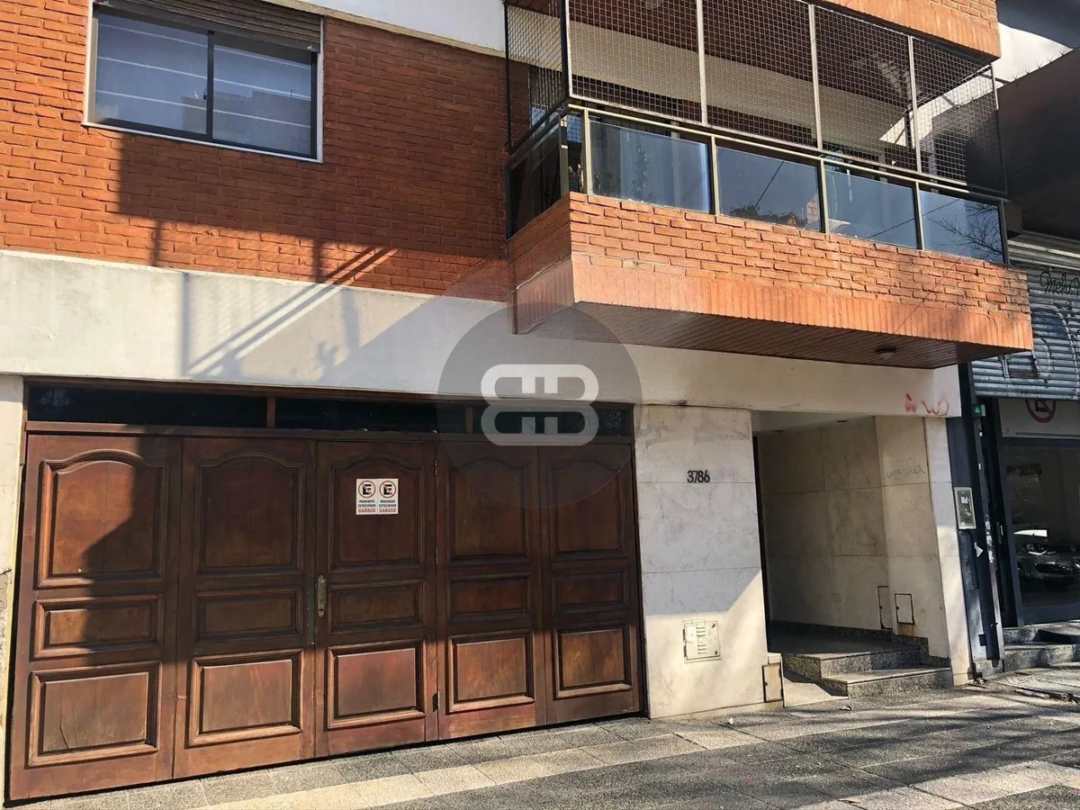 Apartamento de dois ambientes com vaga de garagem em Olivos