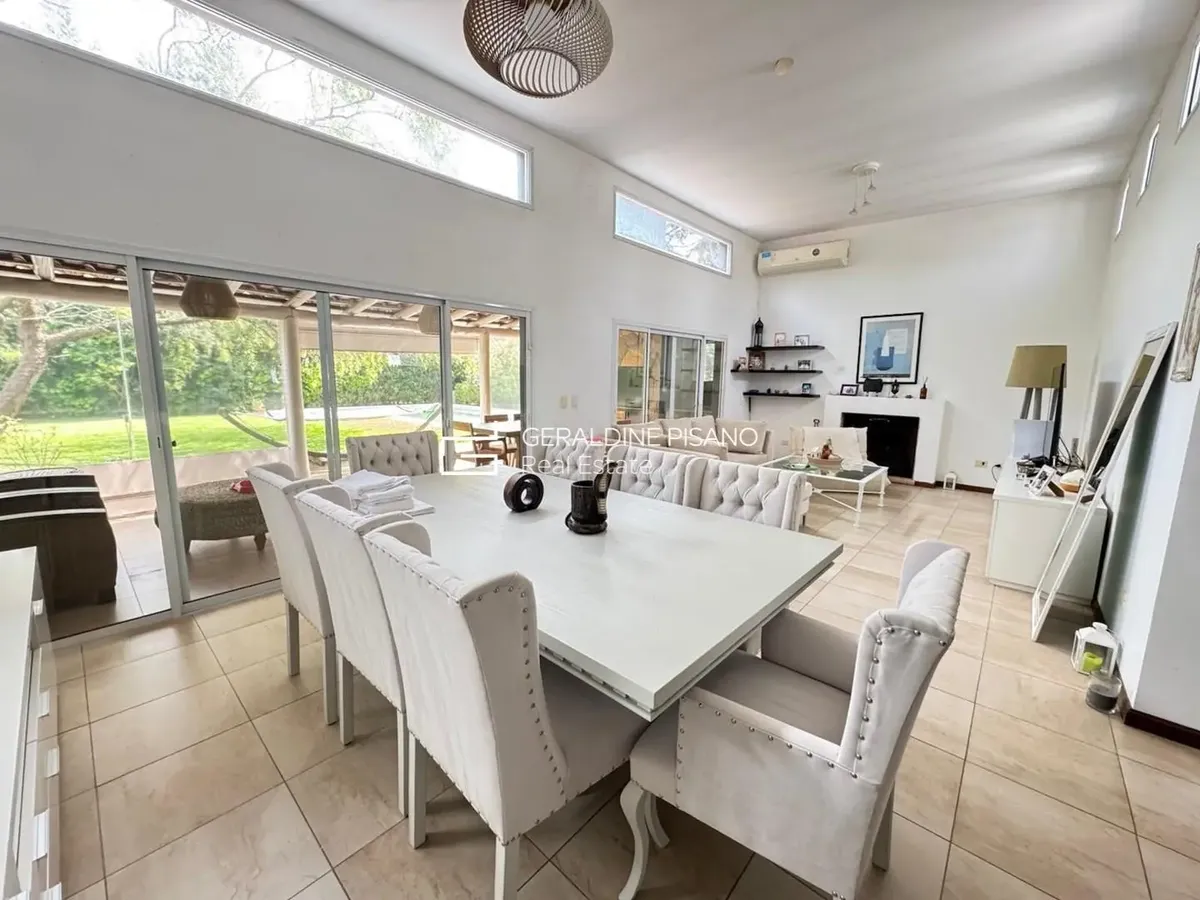 Three-bedroom single-storey furnished house in Victoria